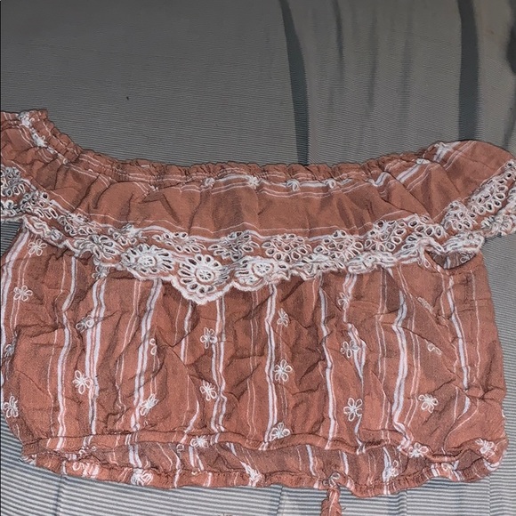 Cute off the shoulder flower top - Picture 2 of 2